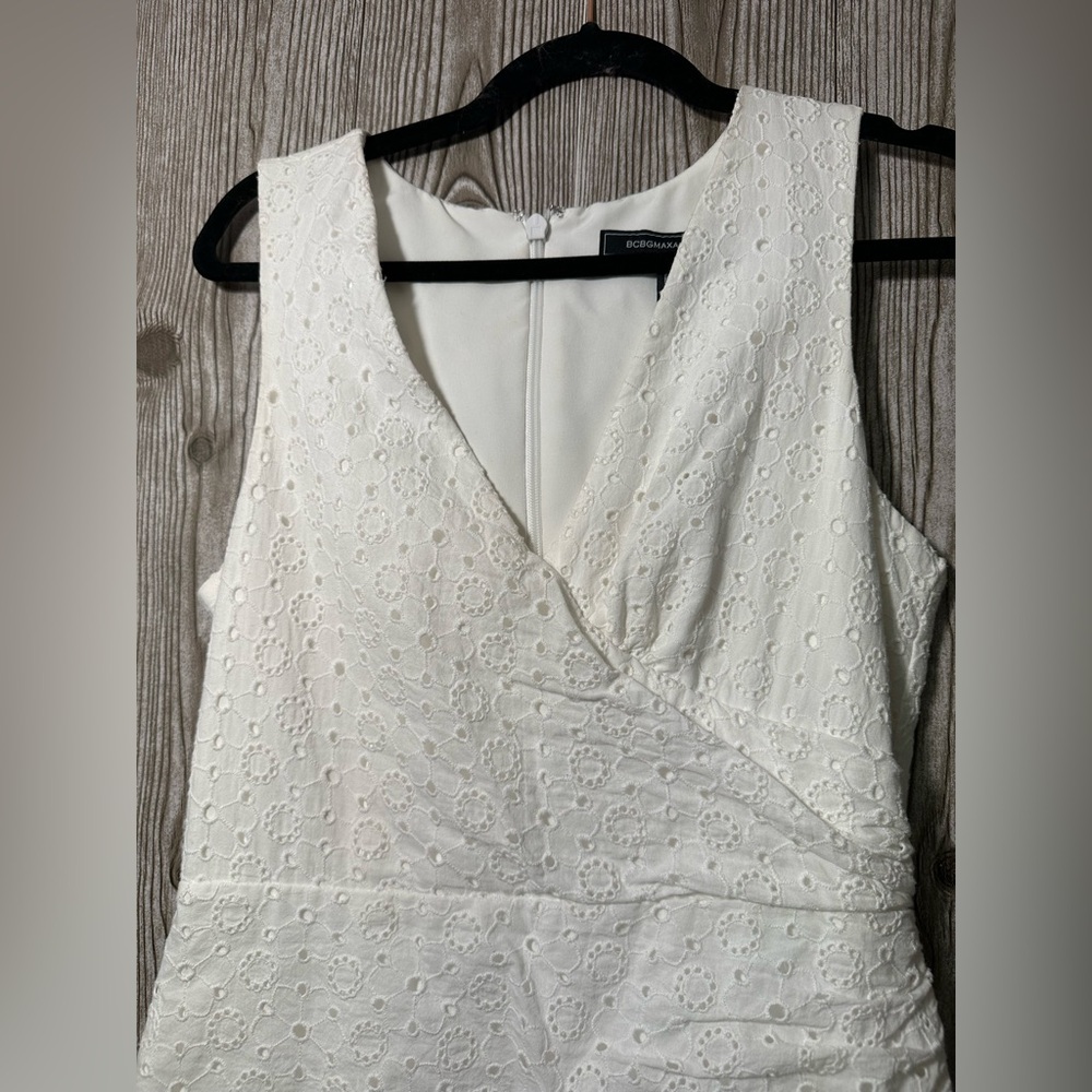 BCBGMAXAZRIA White Eyelet V Neck Crochet Wrap Dress Sz 6 $248 - Picture 6 of 8